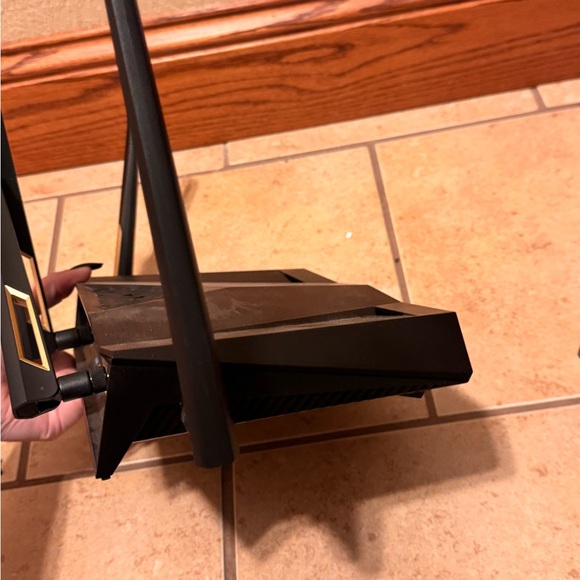 ASUS RT-AX88U Pro AX6000 Dual-Band Wi-Fi 6 Router - Picture 5 of 7